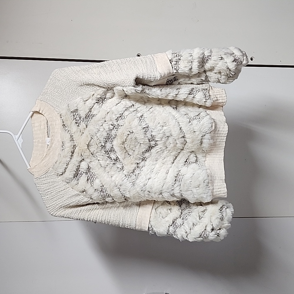Amadi size small sweater